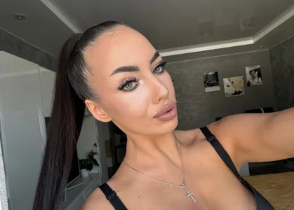 QueenGelikのPout & Proseの枚の写真