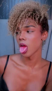 NaomiSteward Eye contact is a dangerous game. 🖤🌙 Fotka 3