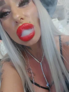 hotgirlsmoking_69xxx Just me Pic 5