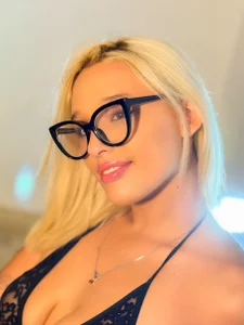 Good girl gone bad 😈🍒 de SkylerRose3  photos