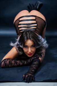 IssaSmith One Look = Trouble Kuva 2