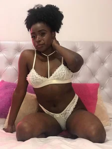 TanishaEvans Public зображення 4