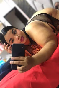 AlexaaTaylor Soft lips, wet thoughts💋 Poză 3