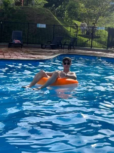 jordyJohnson_03 love me on the pool Immagine 