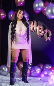 CameronCollins_のBIRTHDAY 26 🎂の 2枚の写真