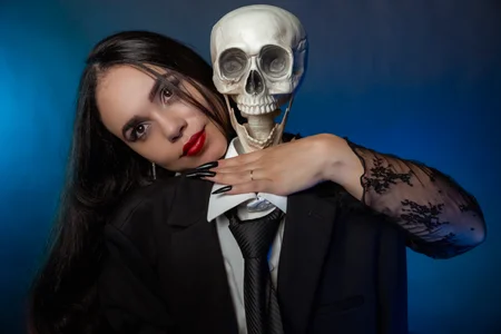 Moon_of_Hadesの🖤🌙The moon watches over them: Morticia and Homer in the darkness 🖤🌙の 7枚の写真