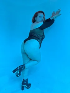 RoxieJackson I don't need words, my body already says it all Pic 7