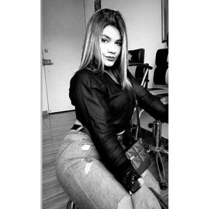 leonela_16 Public Pic