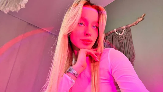 VivianaPucci a little pink Pic 3