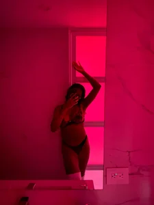 ParisSalvatore THE QUEEN Pic 2