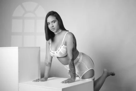 Amberr_Greyy Black and white Pic 8