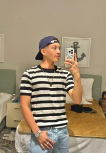 charming_twink hEY aLL Foto 3