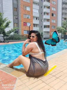 kiana_cream pool day Pic