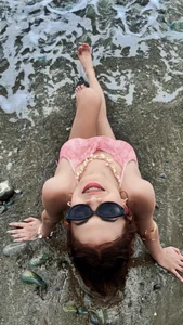 hot_petiteasian Pink sweet girl in the sea 🌊🌸 Poză