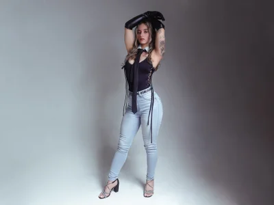 JuliaColemann Body and art Bilde 6