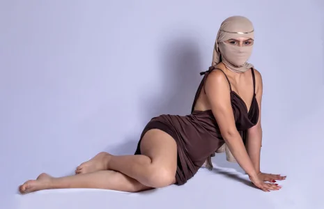 _shaiira There are looks that reveal better than hands Foto