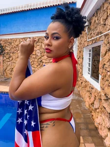Madison-Diaz Celebrate my curves... Happy 4th JULY ♥️💙 Foto 2