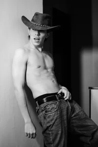 Tony_HoffaのYour cowboy is here!の 6枚の写真