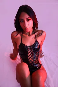 Look but Don't Touch 🔥 od valery_carter01  2 snímek