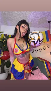 Violette_Noir First move before this match gets hotter. 🇨🇴⚽🔥 사진