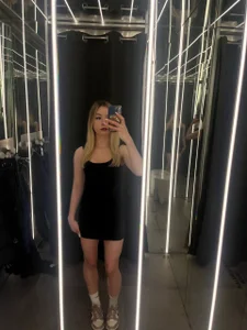 Emma_Rose_69 Public 圖片 3