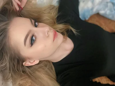 ElletteAle In Dark🖤🖤 Pic