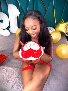 Tamara_Myller My birthday 💗 Billede 2