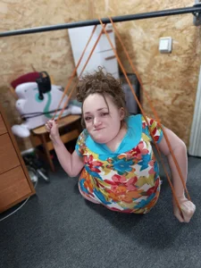 MiniNatalie Am I getting stronger or just tangled? Send help 🆘 Foto