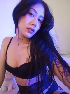 MiaWilsson_ Enjoy My body Foto 2