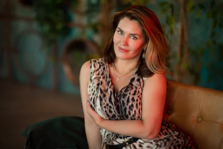 Adele_RussoのWild and horny milfの枚の写真