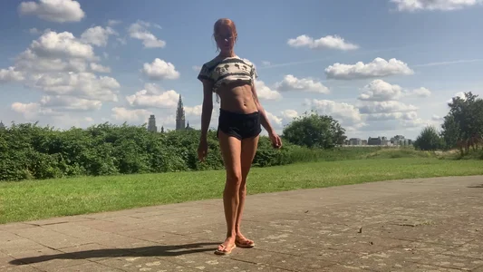 Lola_Belgium Bare belly in the park Pic 2