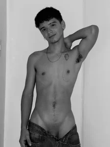Ian_Castillo_ black and white 🤍 Foto
