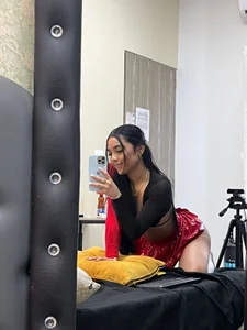 Iam_charlotte69Sexy outfit Bild 4