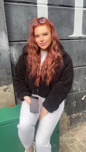 CurvyGirlMyla Public Foto 4