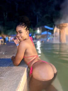 Public od NahomyVega  2 snímek