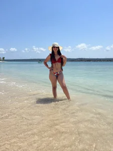 haileylovee2 kullanıcısının Beach 🏝️ albümü -  2 fotoğraf