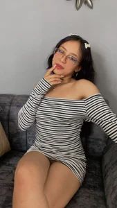 I confess... I like to provoke glances 🔥😏 de Abrilmirren  3 Imagens