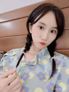 Lili_666 芽儿 টি ছবি