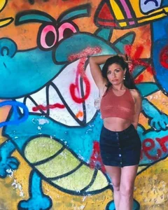 ValayaNoire Next bad habit টি ছবি