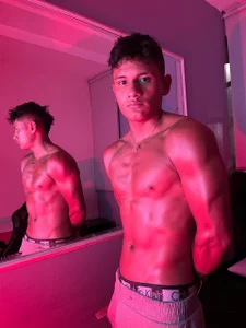 Red Room od Jamesshott_  3 snímek