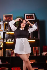 Alina_Bond Public Pic 5