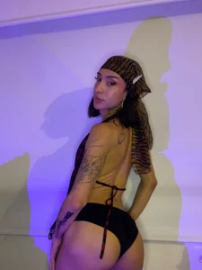 MadisonWood01 You don't need to touch me to feel me just need to look 🔥😈 Immagine 