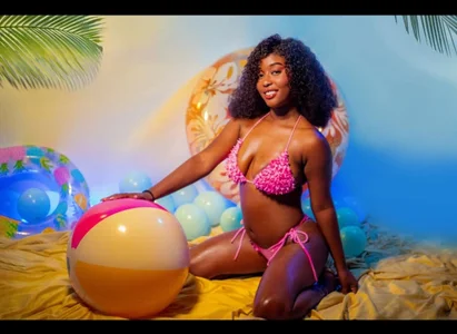 Michaelacoox Summer⛱️☀️👙 Foto 3