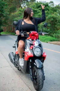 Thank you for helping me achieve my dreams 🛵🎀💓👑🌼 od ZiaCalifa  7 snímek