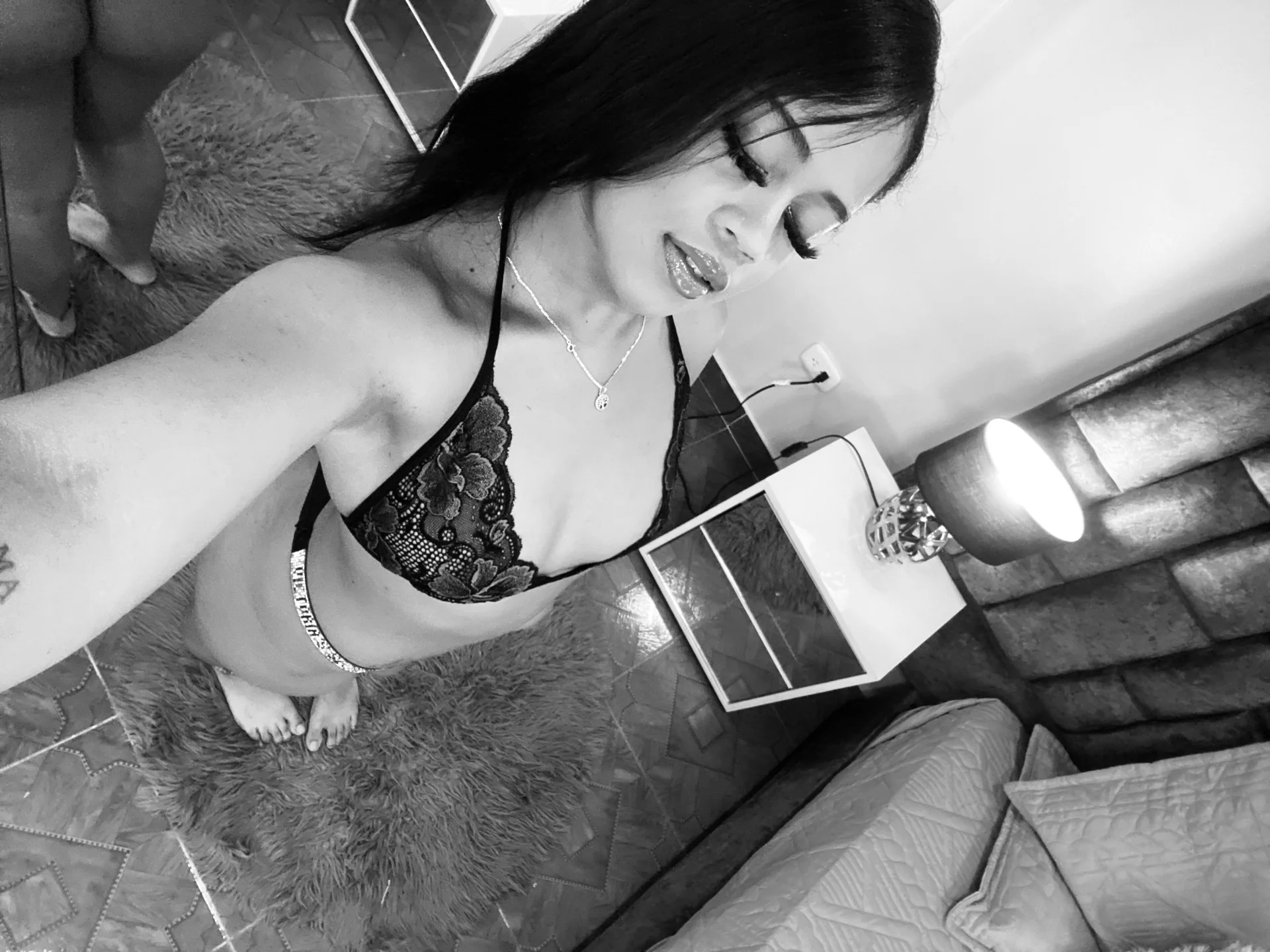 KendallVixen Public - {count, plural, one {תמונה אחת} two {שתי תמונות} many {# תמונות} other {# תמונות}}