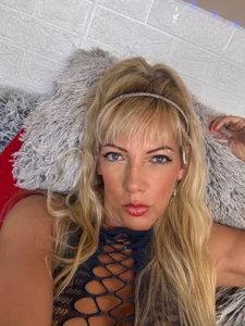 Lara_MILFGODDESS Live Foto