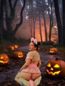 ScarlettParker Sweet or naughty? 🥵🎃 Pic 5