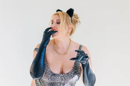 OliviaDancequeenのsexy catの 9枚の写真