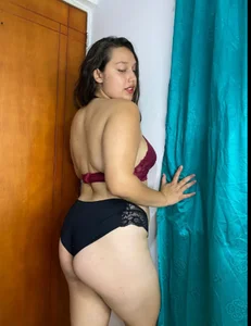 Naughty-Samanta- Public Pic 4