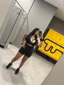 Srta_jenn_croft I love gym day Immagine 